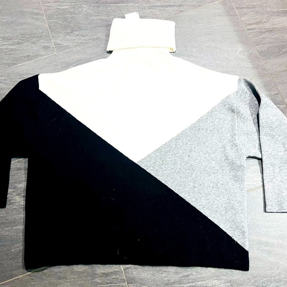 NWT Colorblock Sweater from Mango - Picture 3 of 3